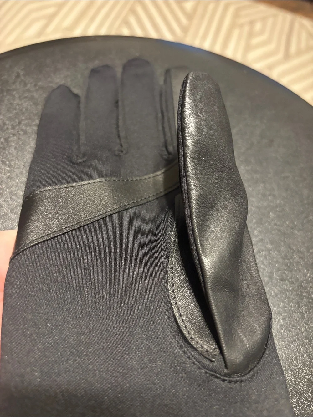 Isotoner Women's Touchscreen Gloves in Black - Picture 4 of 10